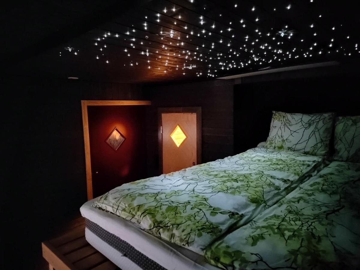 Relax & Recharge - A Unique Suite With A Touch Of Luxury - Hot Tub And Sauna Inspired Decor #Not A Real Sauna# Easy City Access - Direct Train 15 Min To City Helsinki Esterno foto