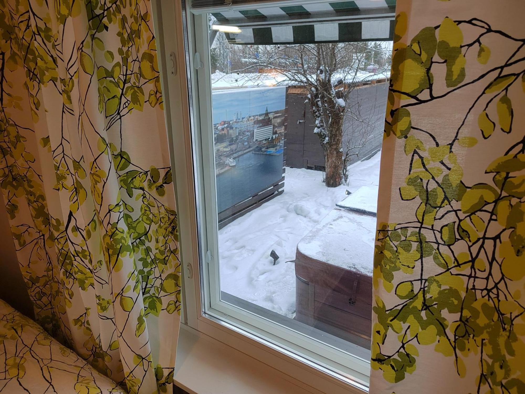 Relax & Recharge - A Unique Suite With A Touch Of Luxury - Hot Tub And Sauna Inspired Decor #Not A Real Sauna# Easy City Access - Direct Train 15 Min To City Helsinki Esterno foto