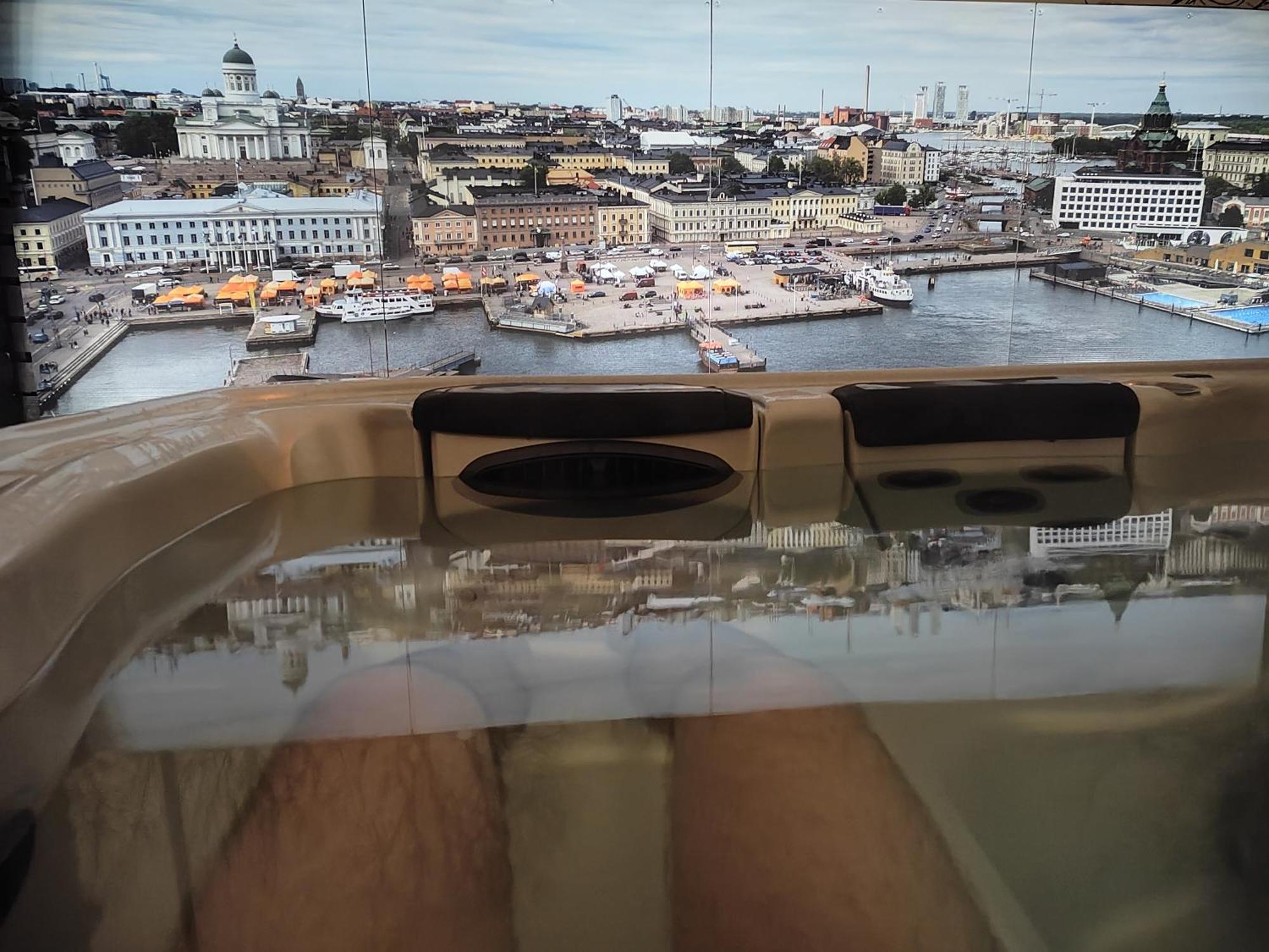 Relax & Recharge - A Unique Suite With A Touch Of Luxury - Hot Tub And Sauna Inspired Decor #Not A Real Sauna# Easy City Access - Direct Train 15 Min To City Helsinki Esterno foto
