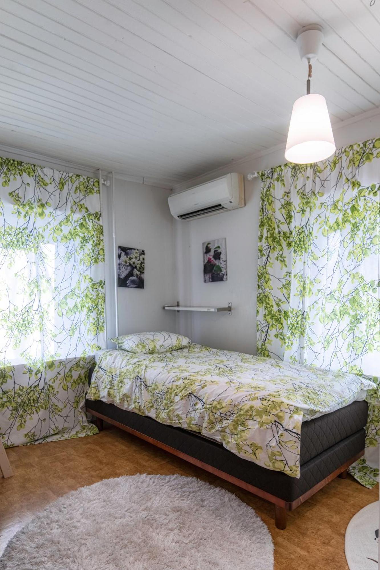 Relax & Recharge - A Unique Suite With A Touch Of Luxury - Hot Tub And Sauna Inspired Decor #Not A Real Sauna# Easy City Access - Direct Train 15 Min To City Helsinki Esterno foto