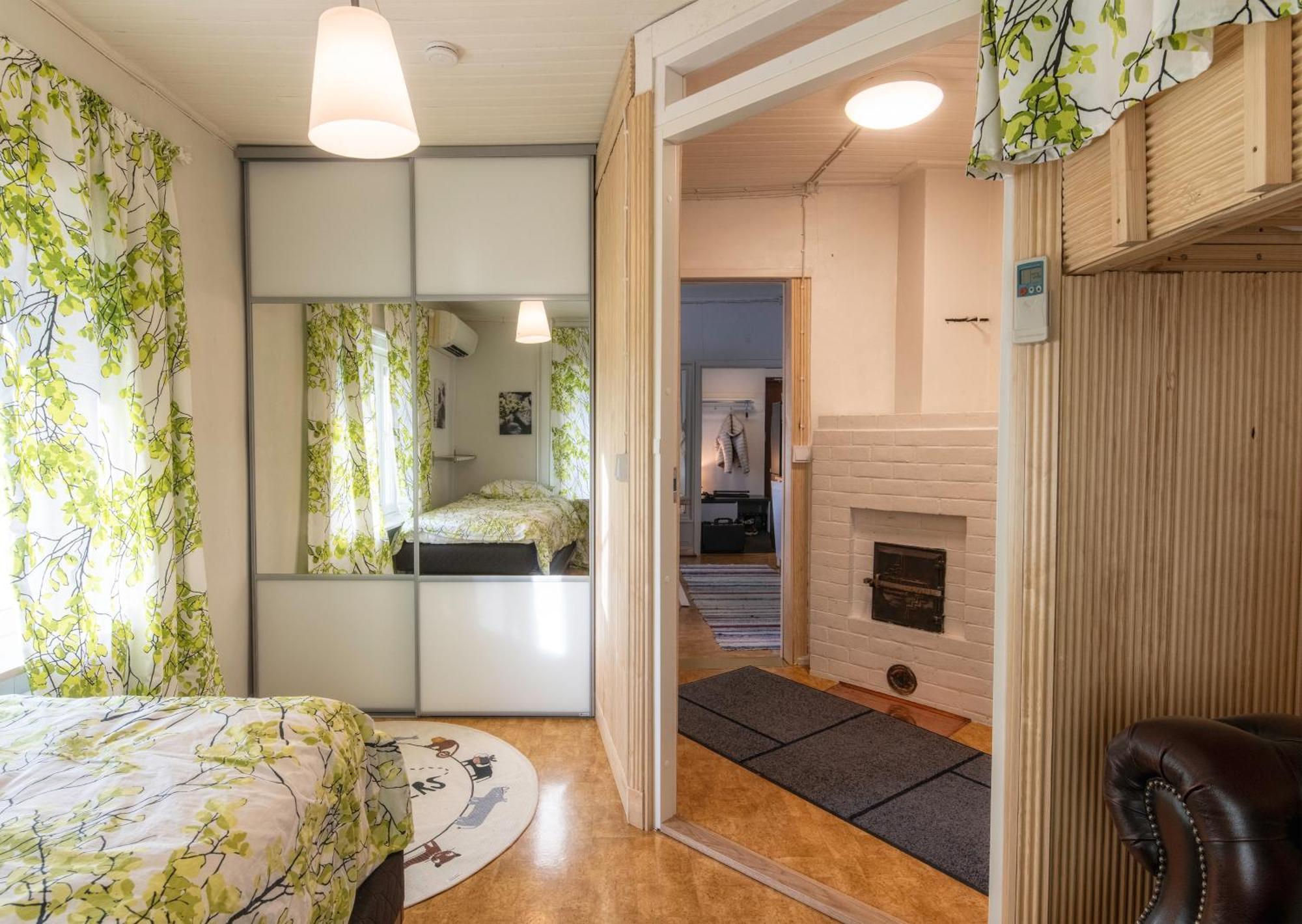 Relax & Recharge - A Unique Suite With A Touch Of Luxury - Hot Tub And Sauna Inspired Decor #Not A Real Sauna# Easy City Access - Direct Train 15 Min To City Helsinki Esterno foto