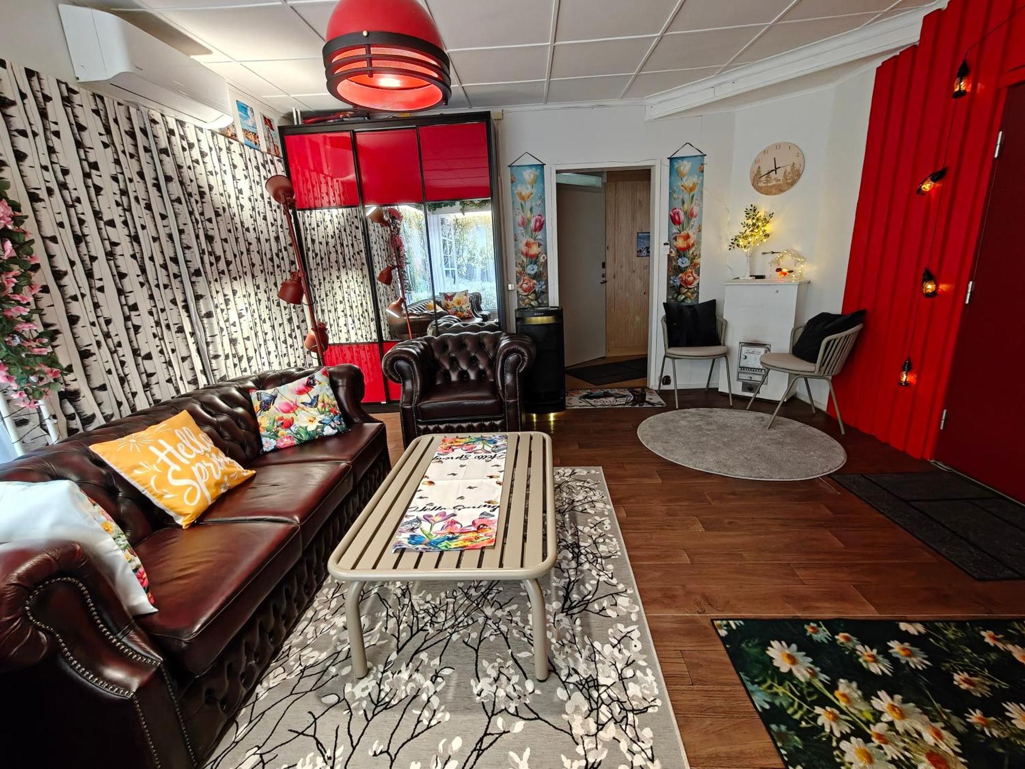 Relax & Recharge - A Unique Suite With A Touch Of Luxury - Hot Tub And Sauna Inspired Decor #Not A Real Sauna# Easy City Access - Direct Train 15 Min To City Helsinki Esterno foto